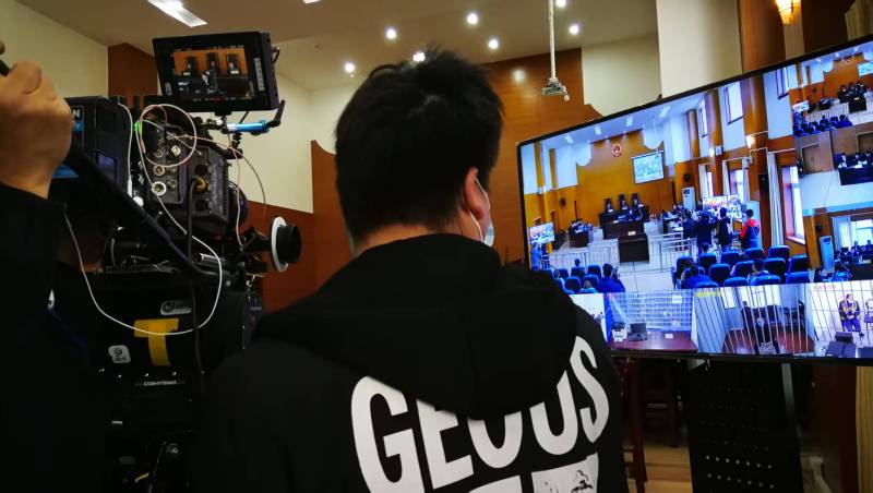 AI生成VS人工创意——广德县广告片拍摄公司的技术浪漫主义实践